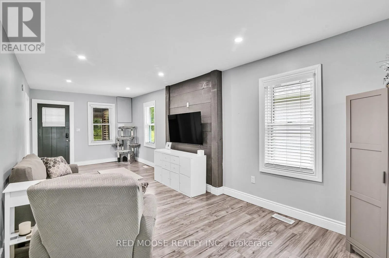4309 LOCKE LANE