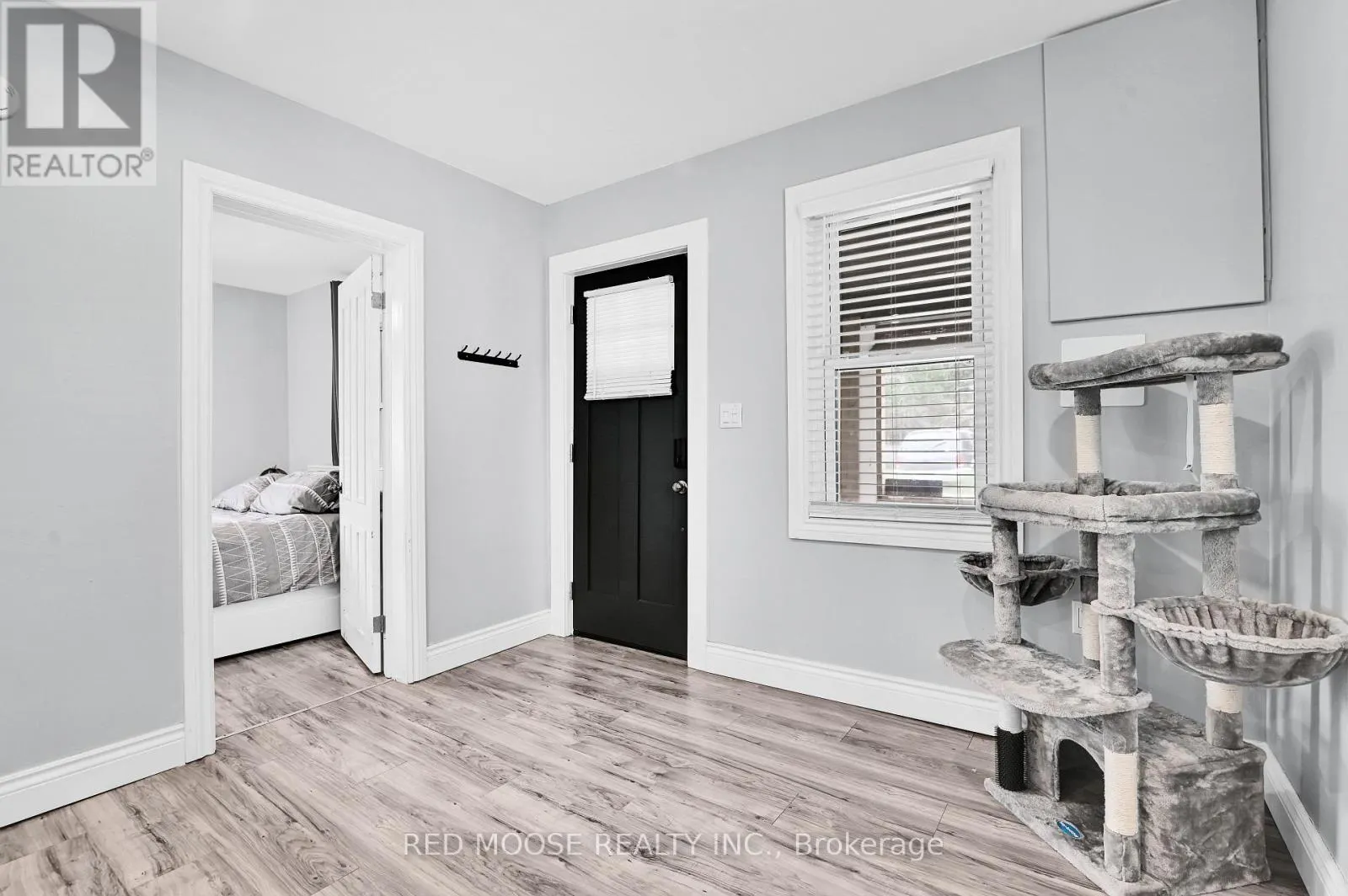 4309 LOCKE LANE