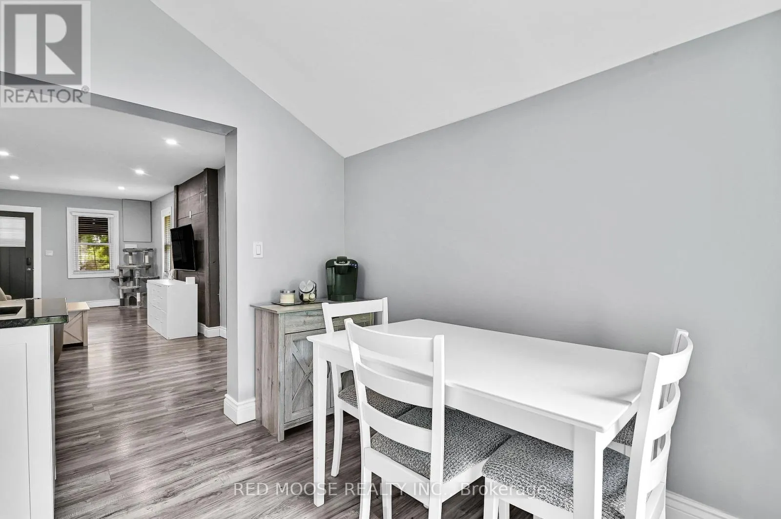 4309 LOCKE LANE