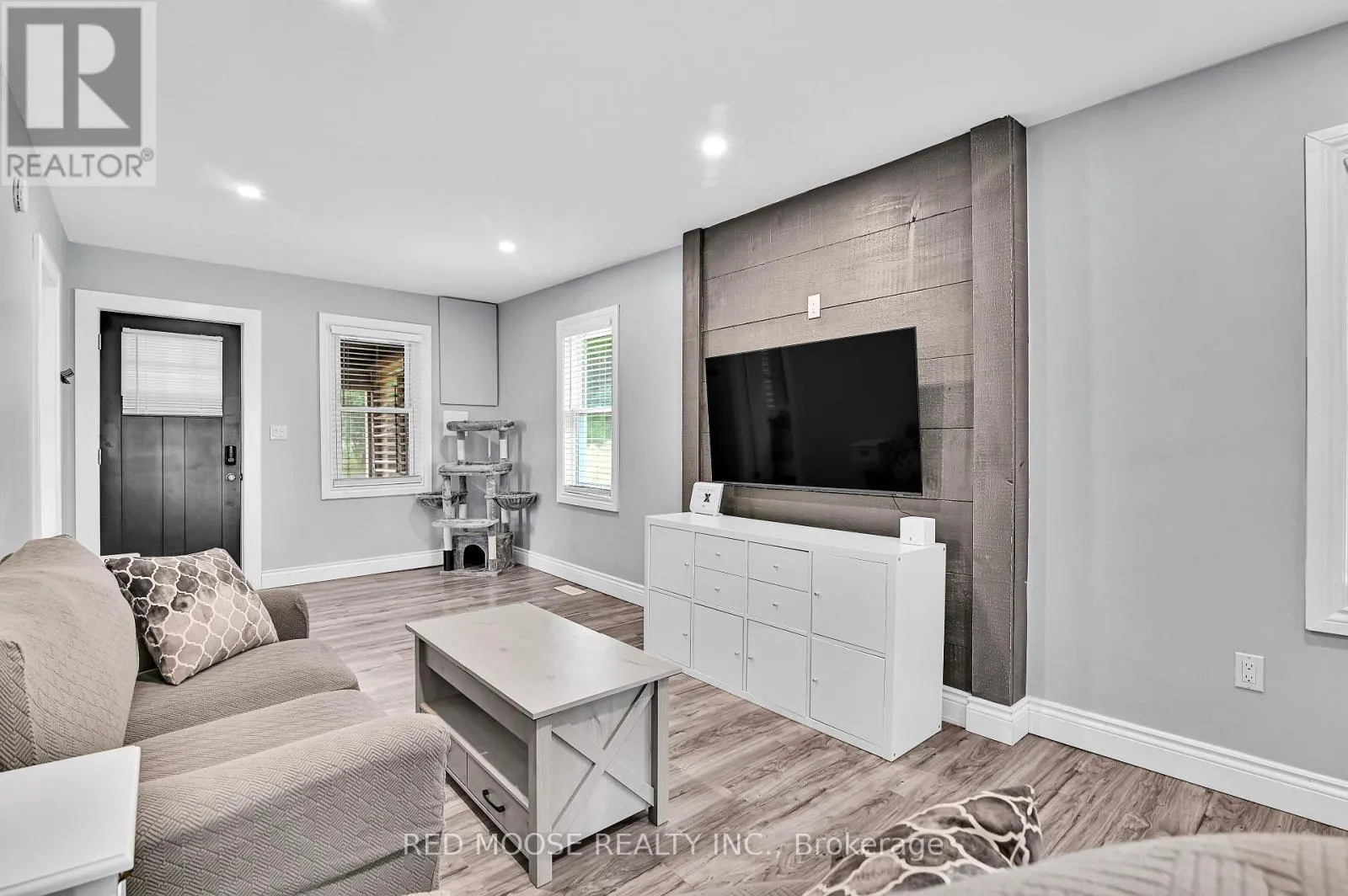 4309 LOCKE LANE