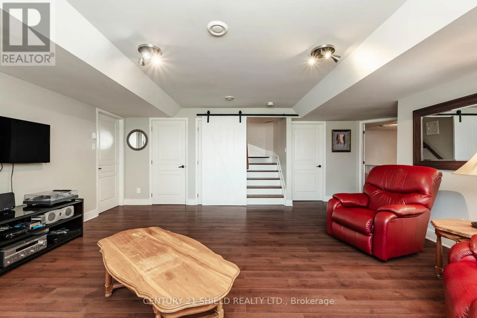 1 FOREST HILL ROAD