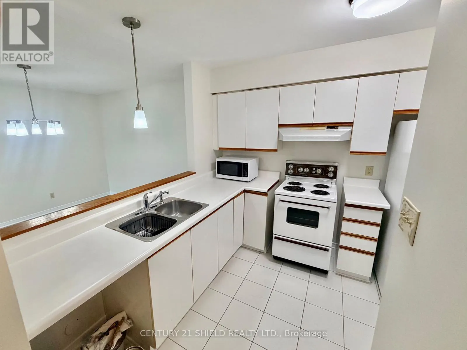 405 - 121 WATER STREET W