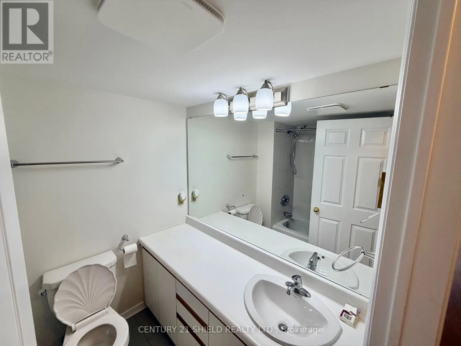 405 - 121 WATER STREET W
