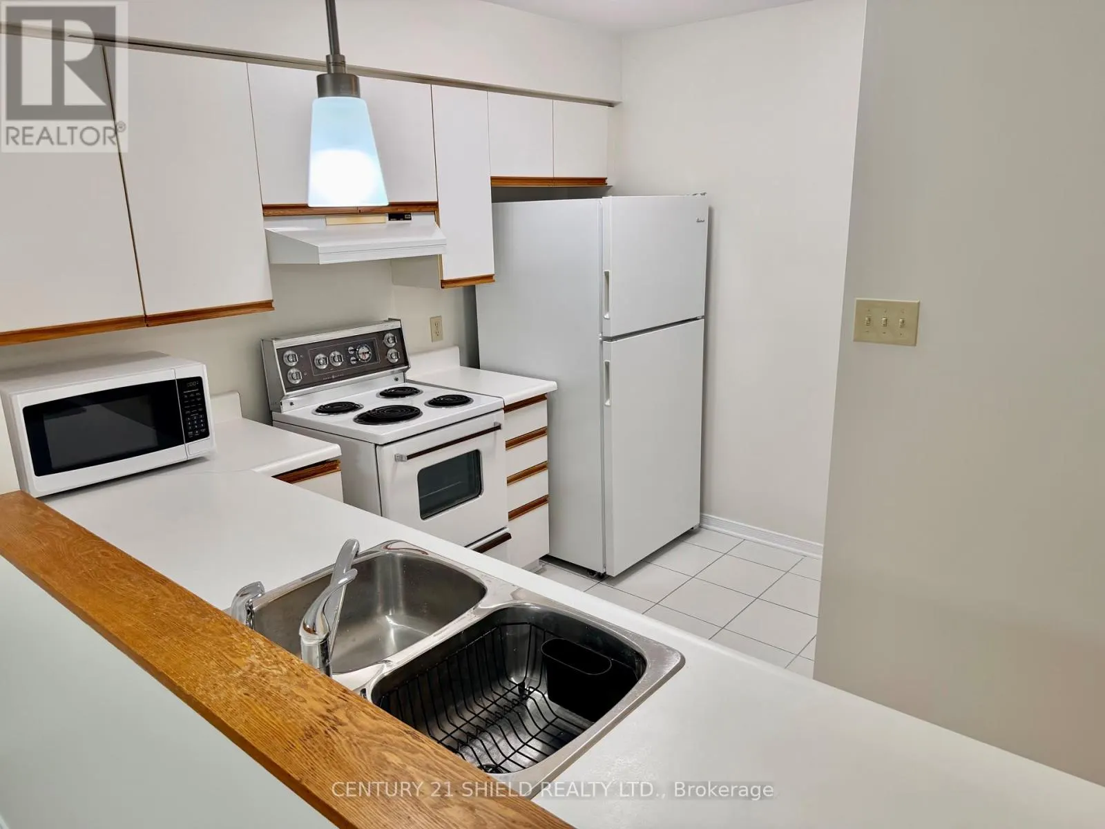 405 - 121 WATER STREET W