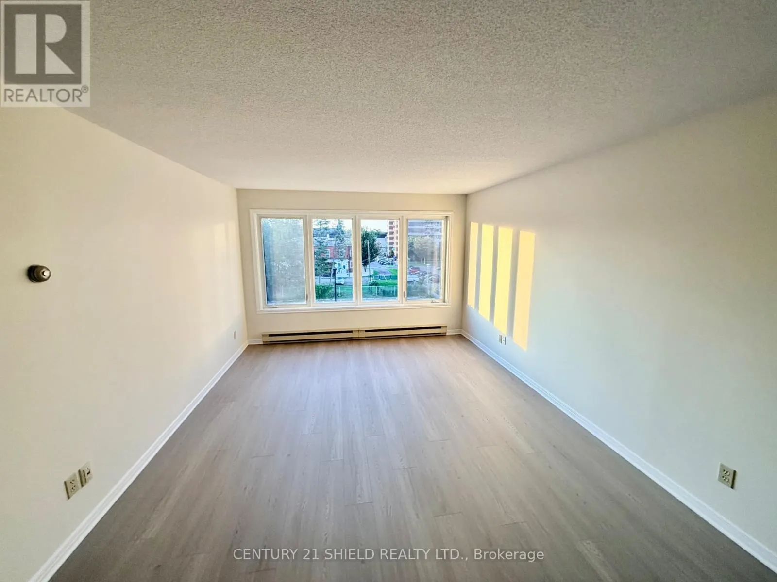 405 - 121 WATER STREET W