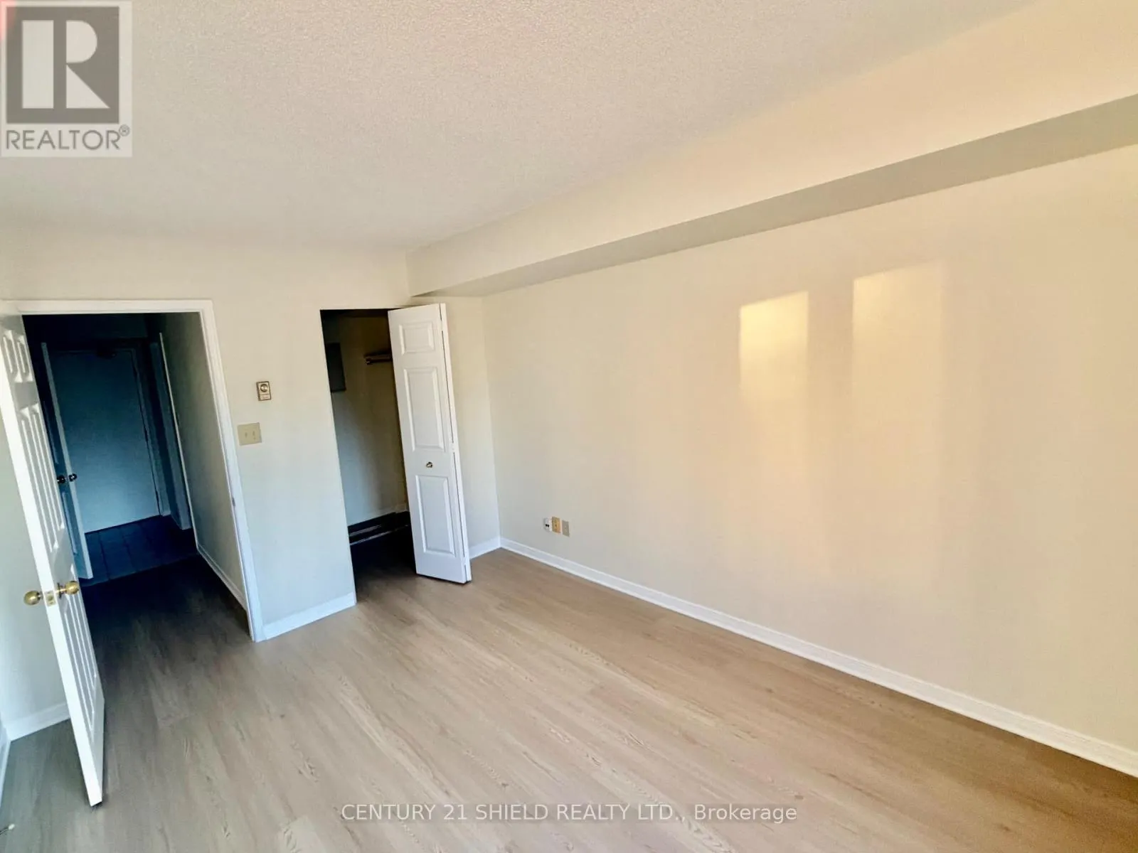 405 - 121 WATER STREET W