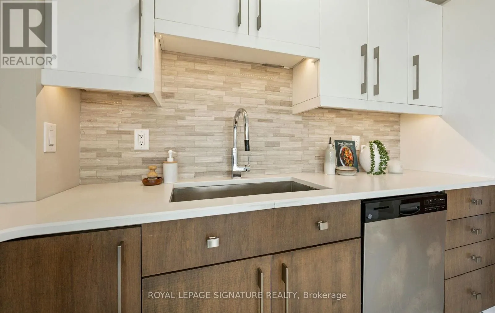 706 - 53 ARTHUR STREET S