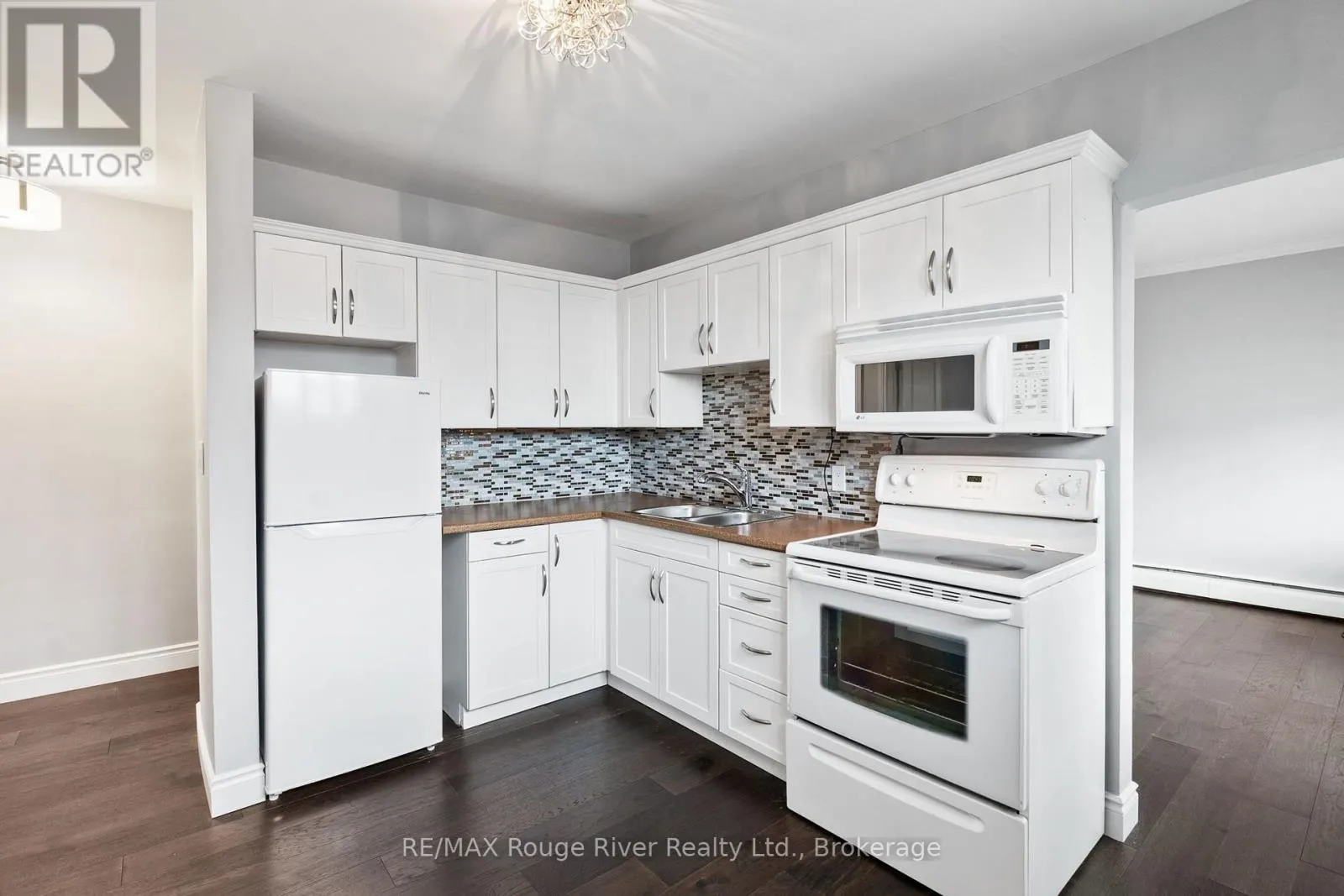 11 - 242 DARCY STREET #11