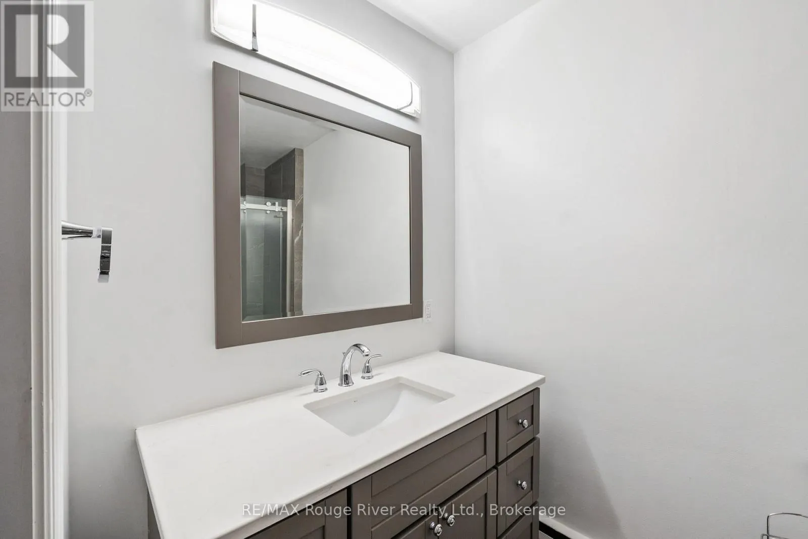 11 - 242 DARCY STREET #11