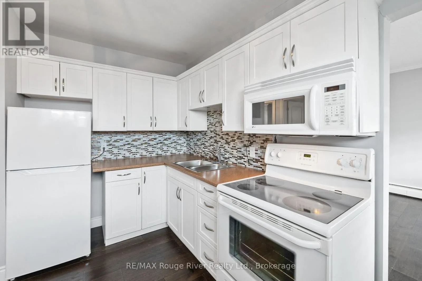 11 - 242 DARCY STREET #11