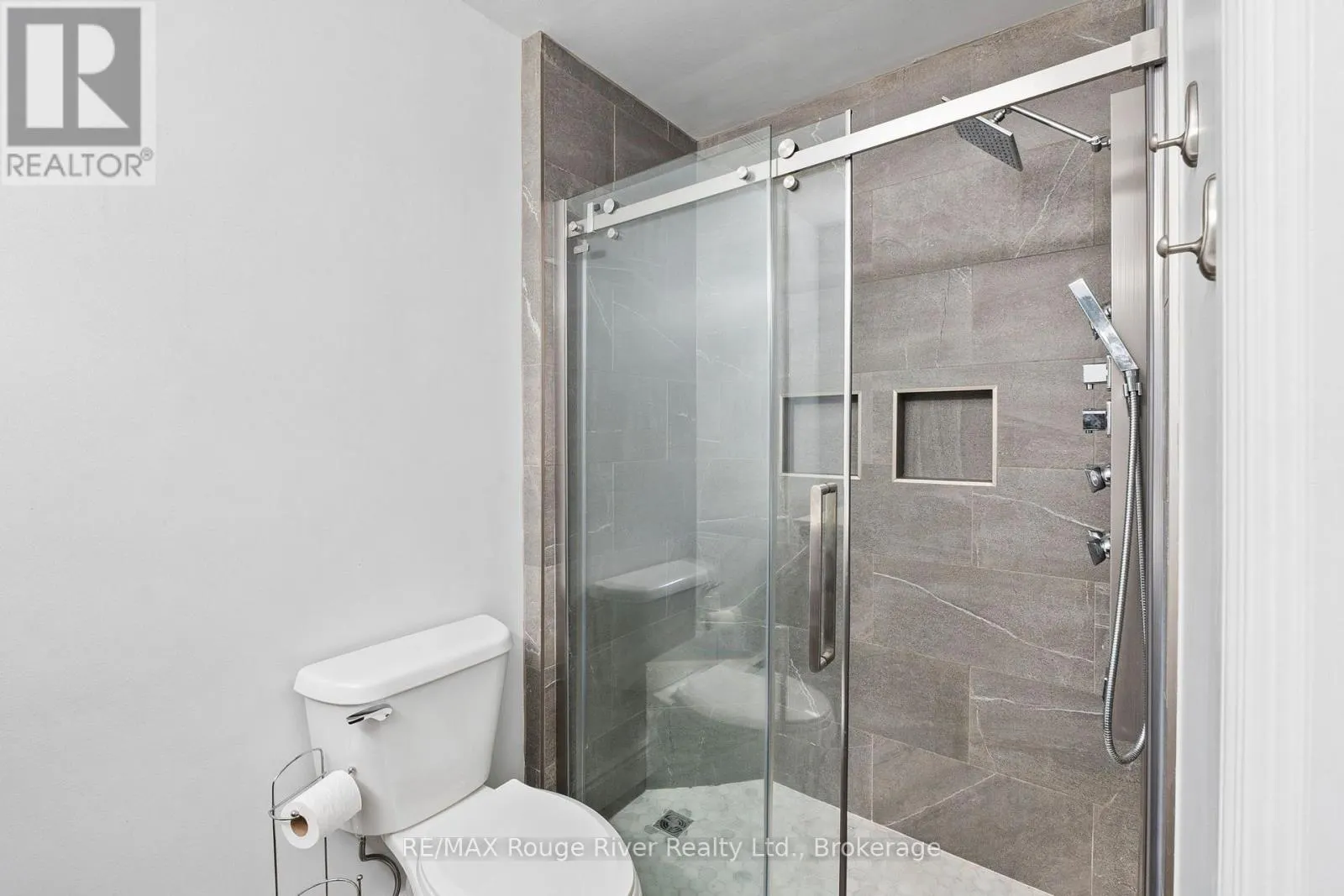 11 - 242 DARCY STREET #11