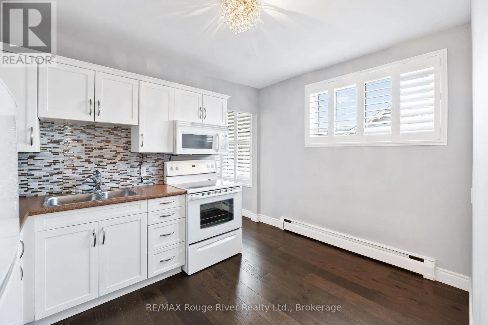 11 - 242 DARCY STREET #11