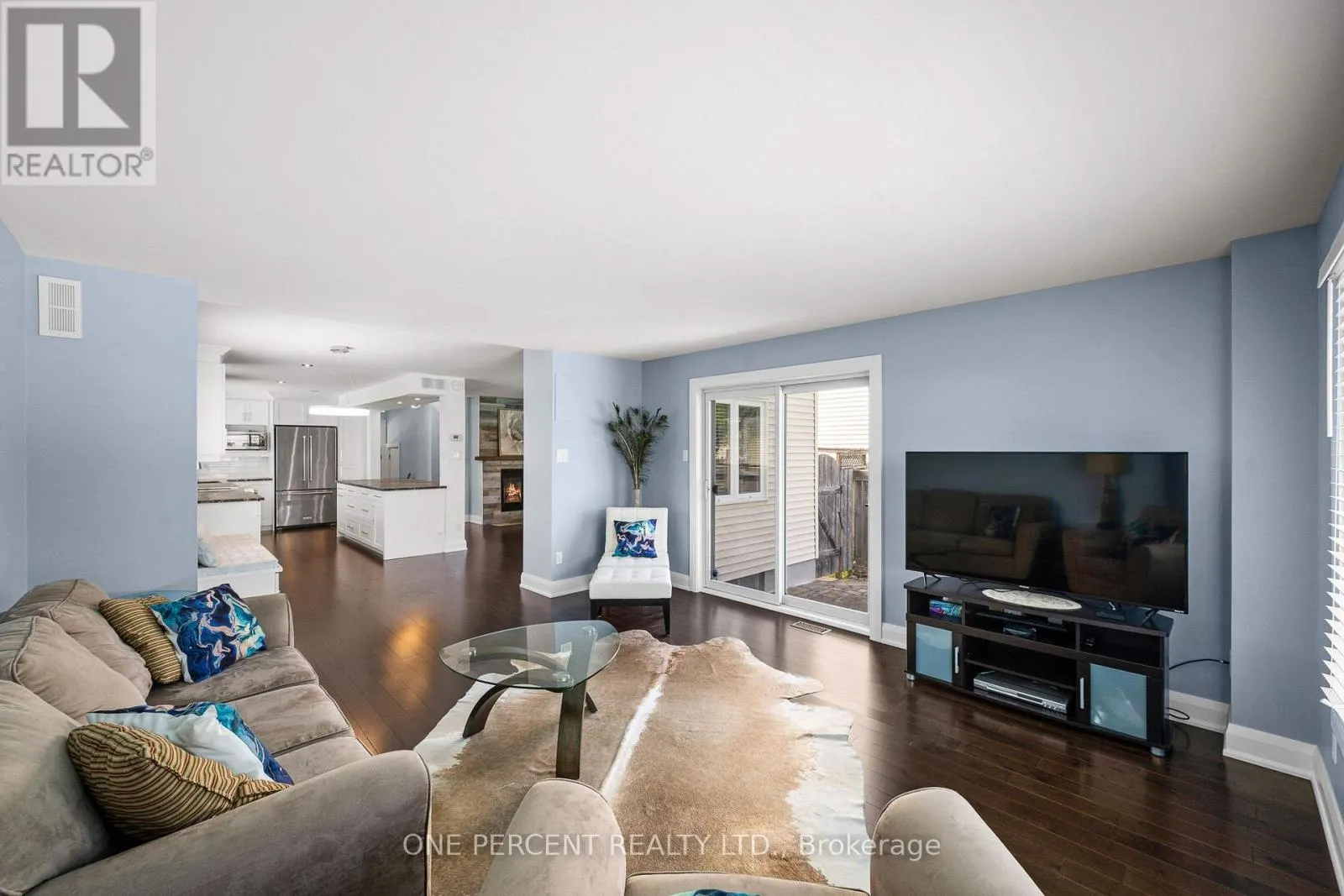 8 RASTILA CRESCENT