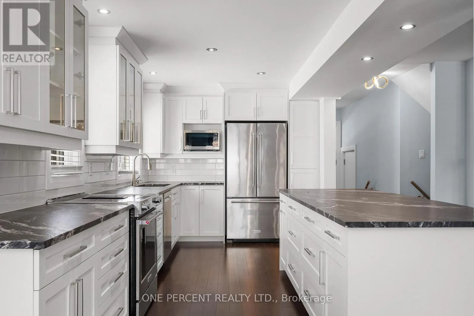 8 RASTILA CRESCENT