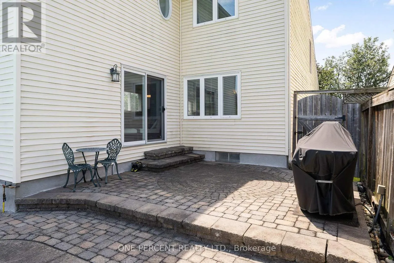 8 RASTILA CRESCENT