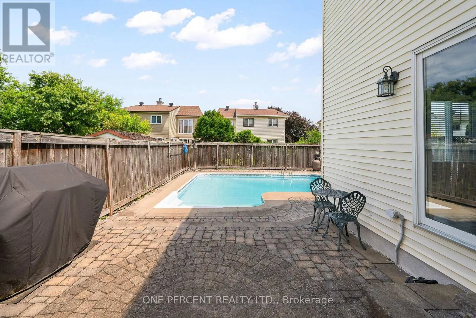 8 RASTILA CRESCENT