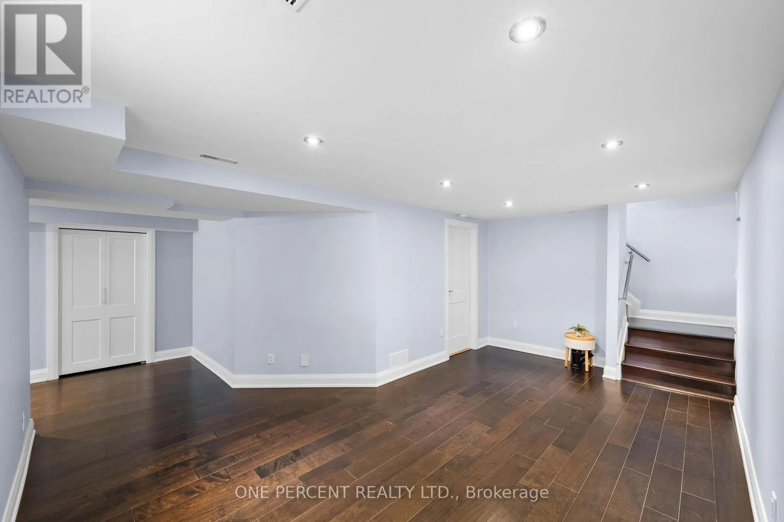 8 RASTILA CRESCENT