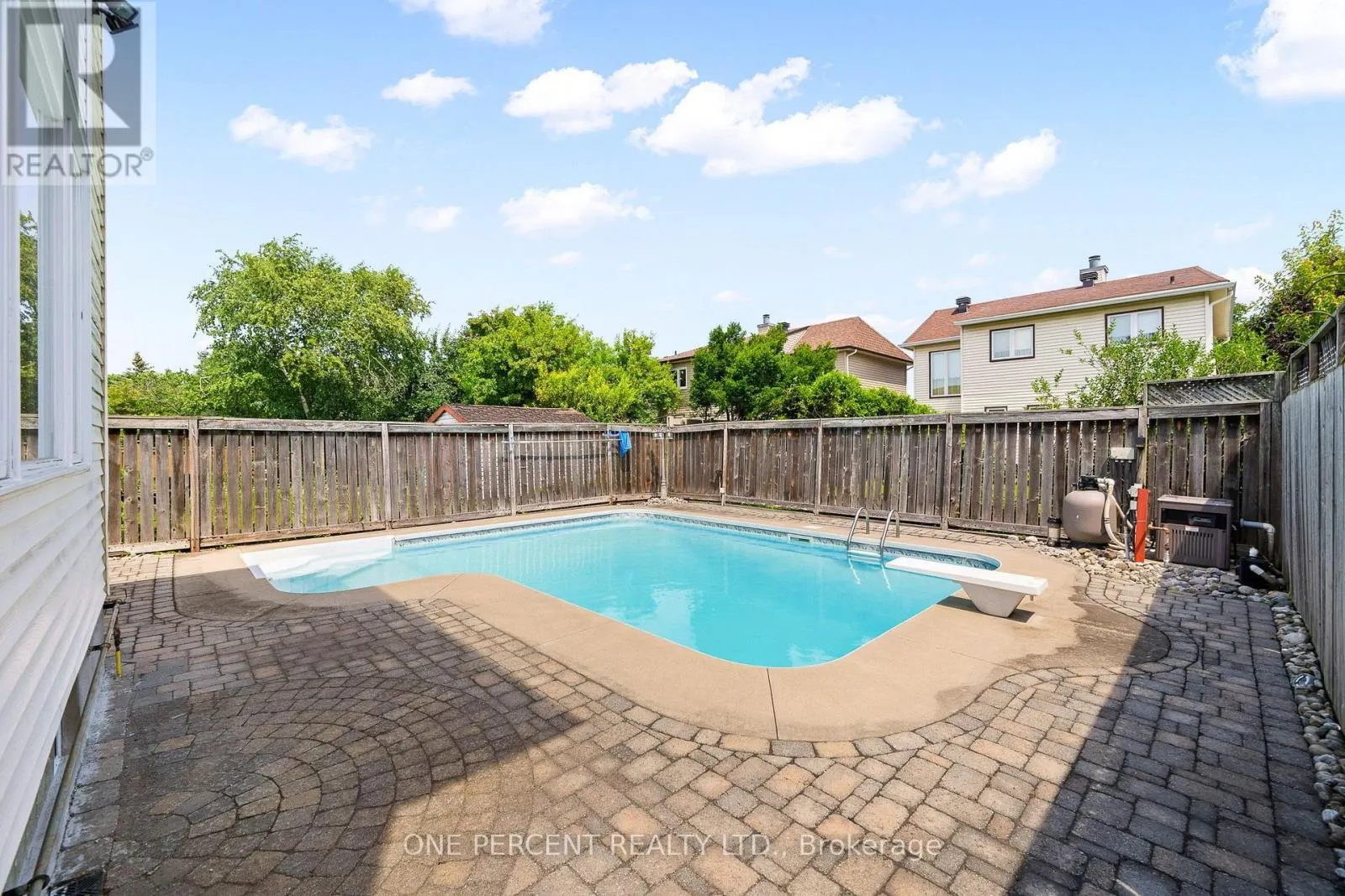 8 RASTILA CRESCENT