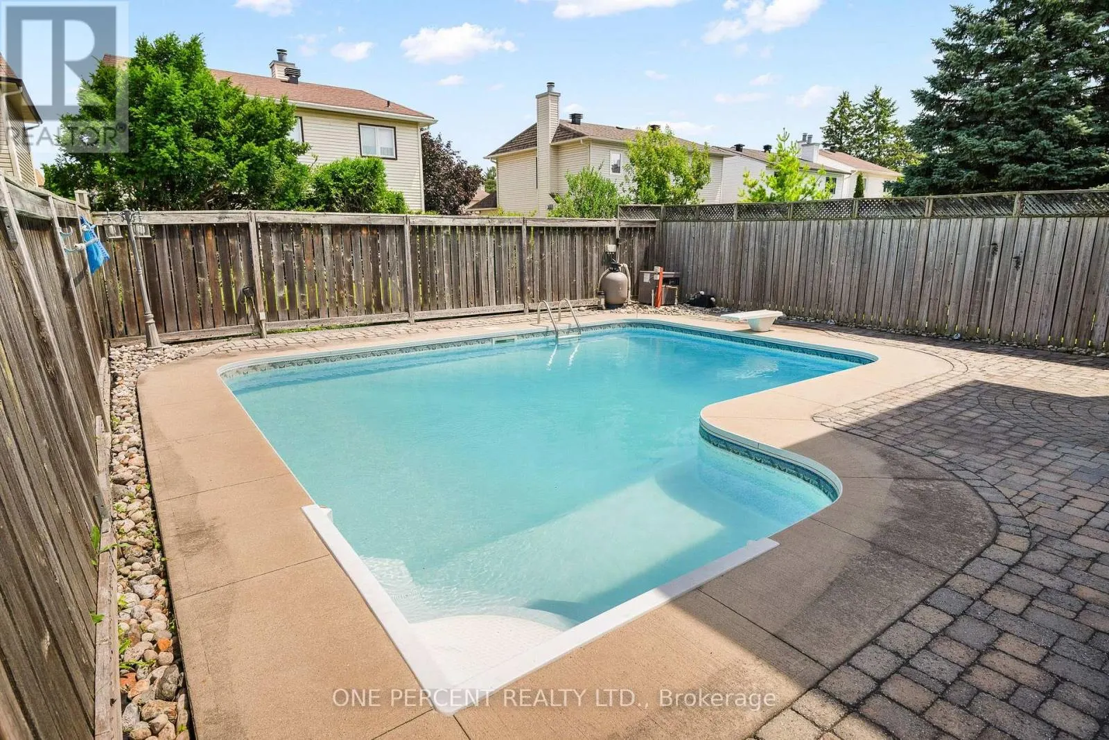 8 RASTILA CRESCENT