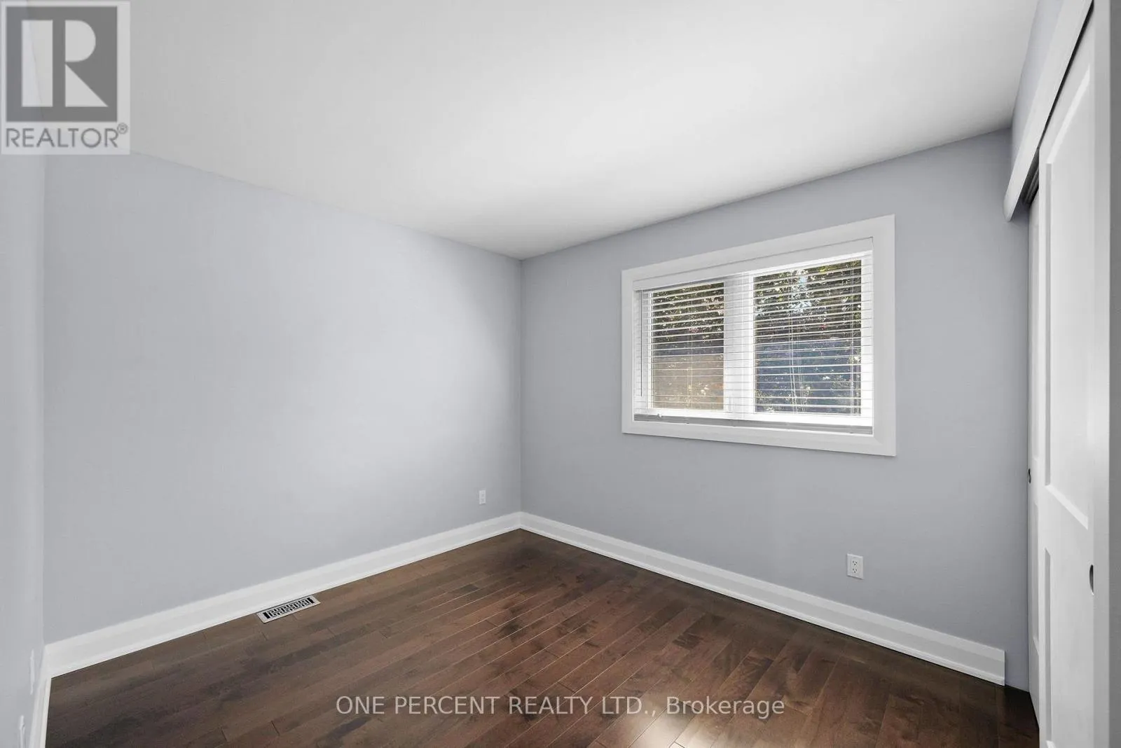 8 RASTILA CRESCENT