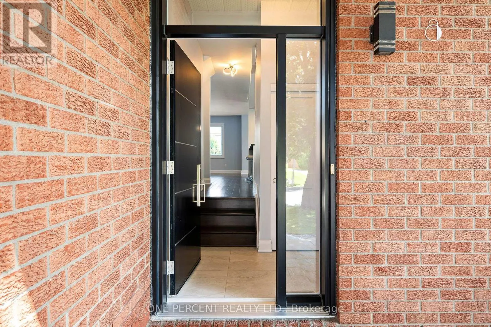 8 RASTILA CRESCENT