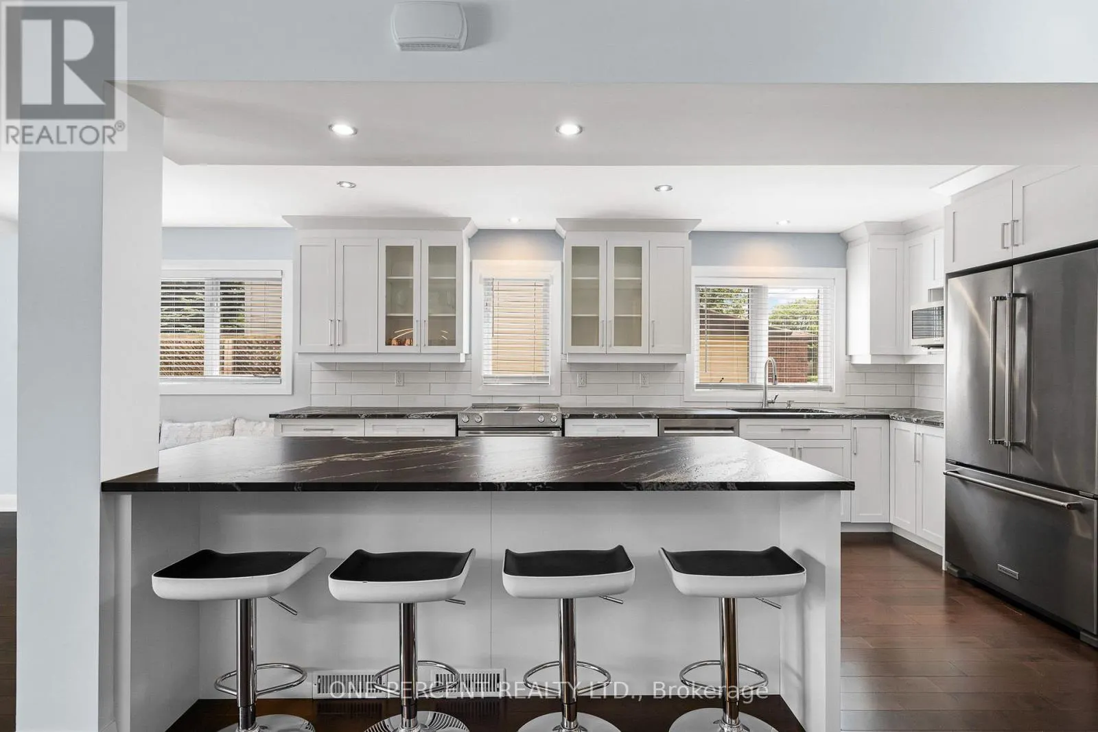 8 RASTILA CRESCENT