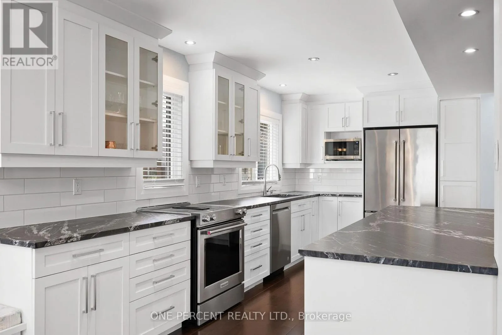 8 RASTILA CRESCENT