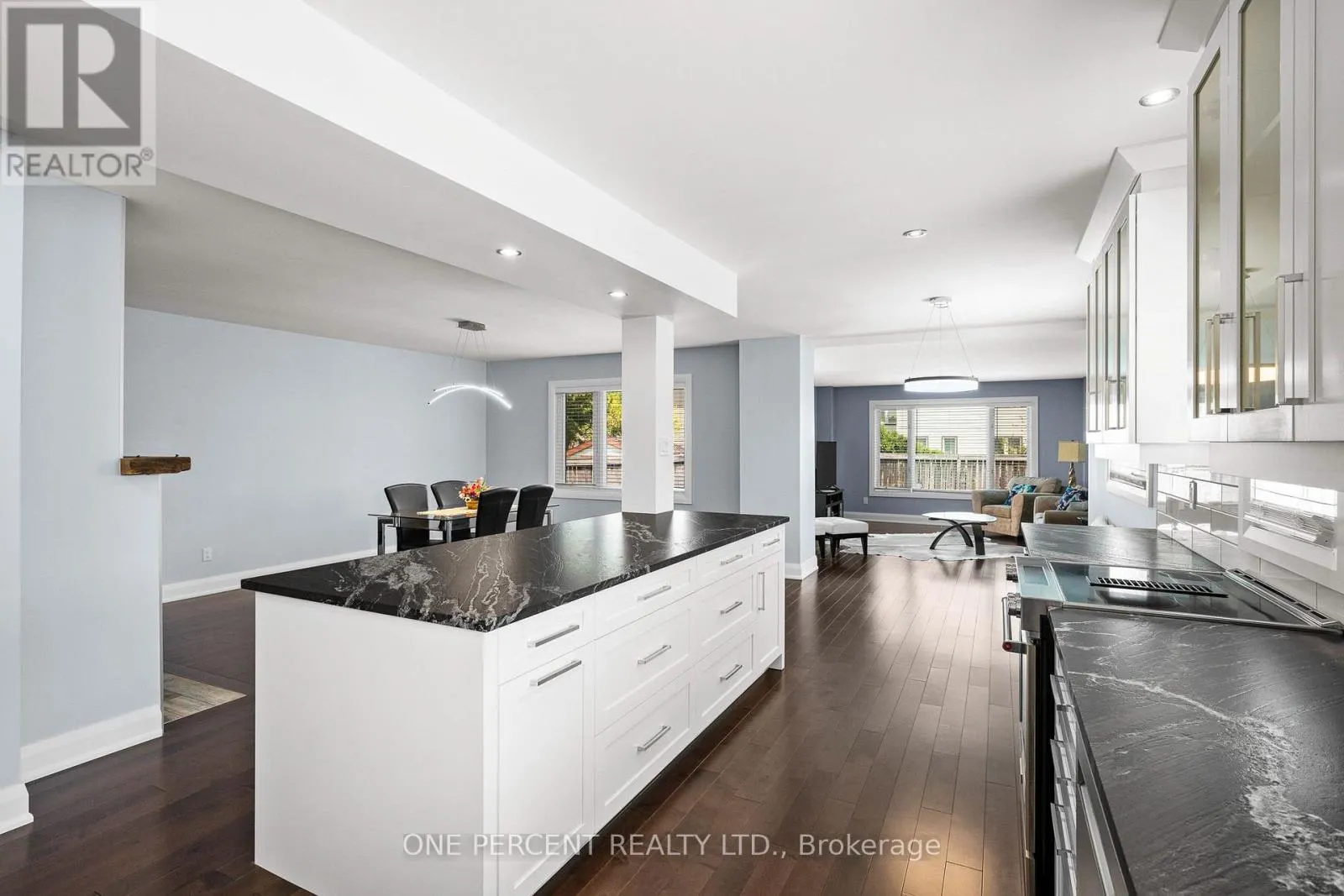 8 RASTILA CRESCENT