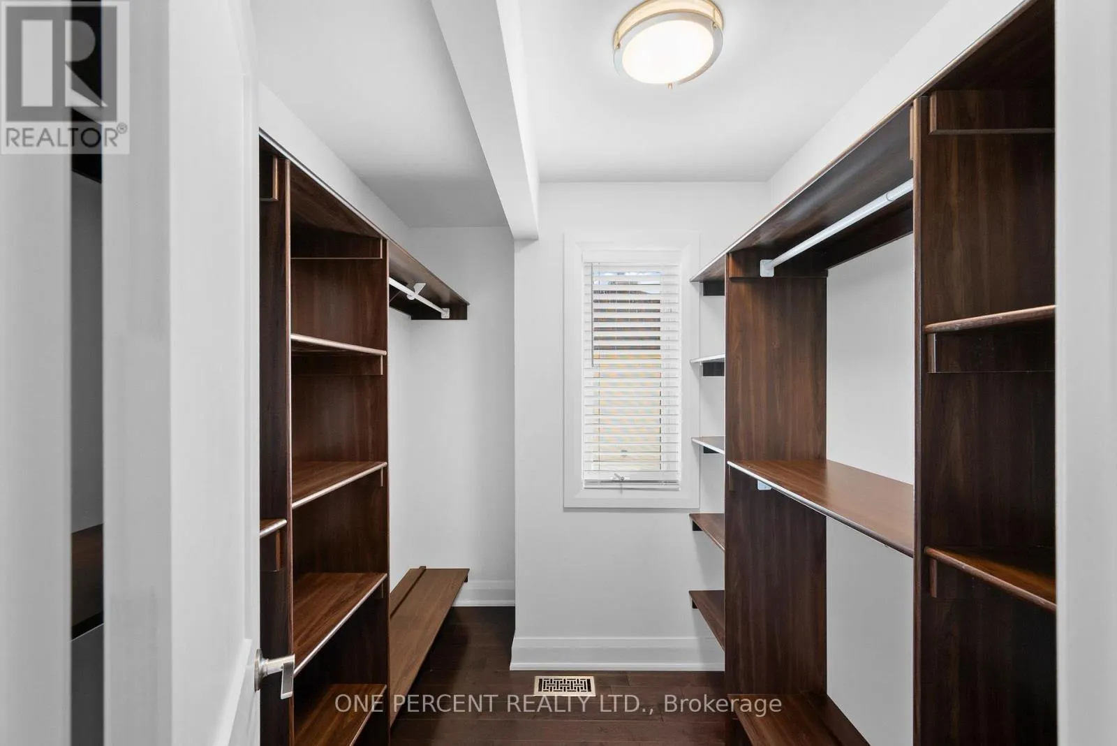 8 RASTILA CRESCENT