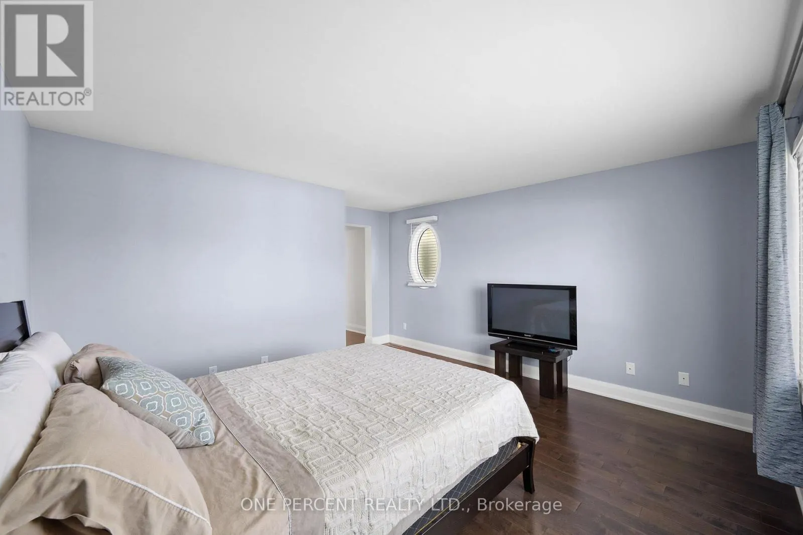 8 RASTILA CRESCENT