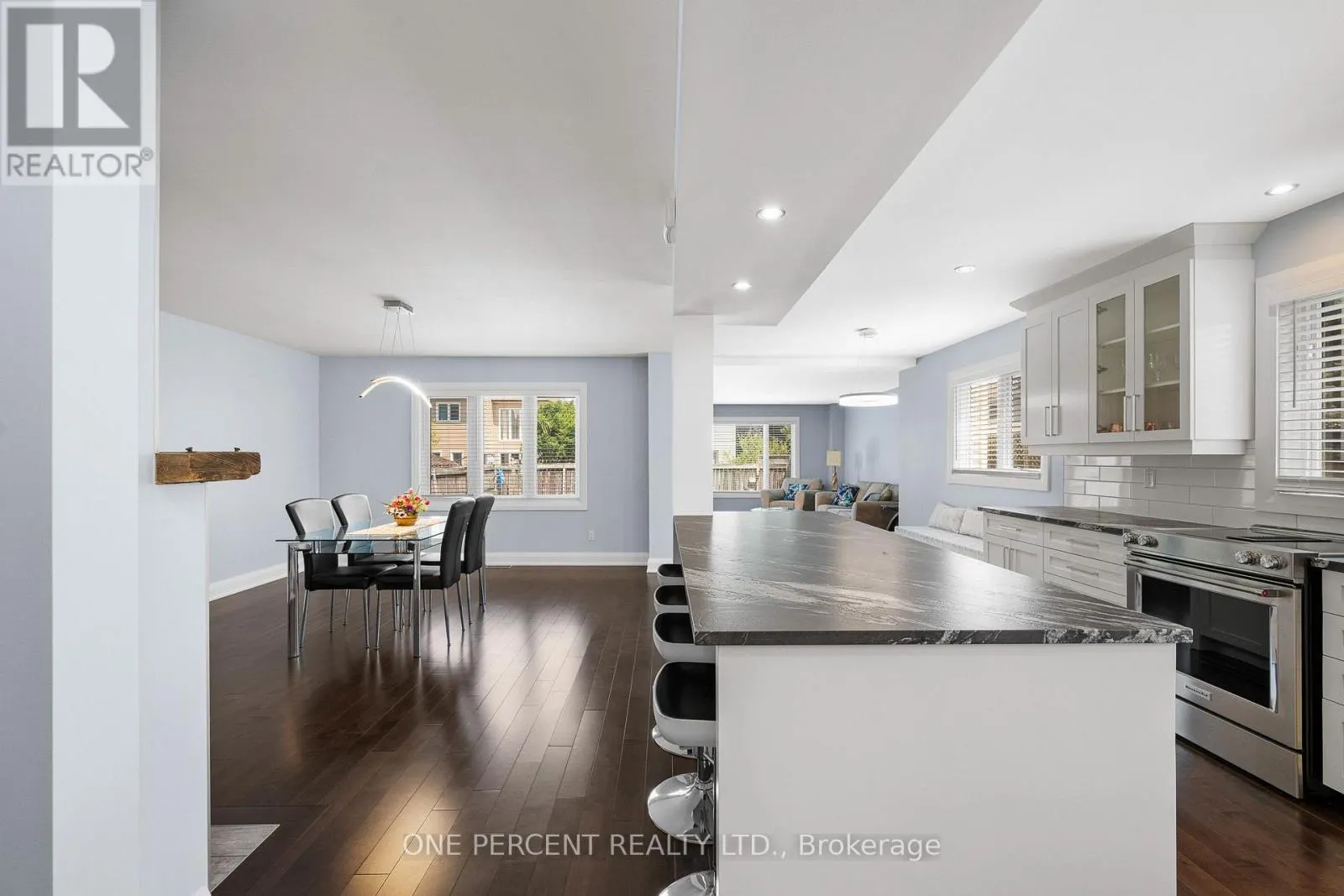 8 RASTILA CRESCENT