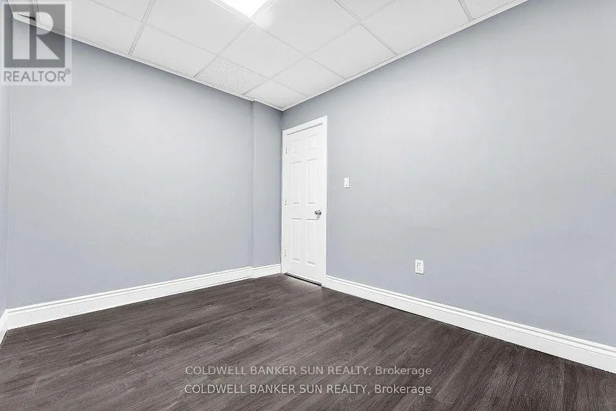 290 DUNDAS STREET