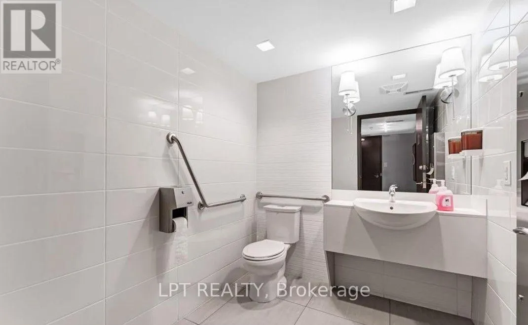 512 - 88 RICHMOND ROAD