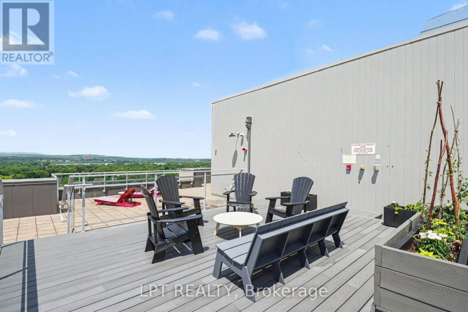 512 - 88 RICHMOND ROAD