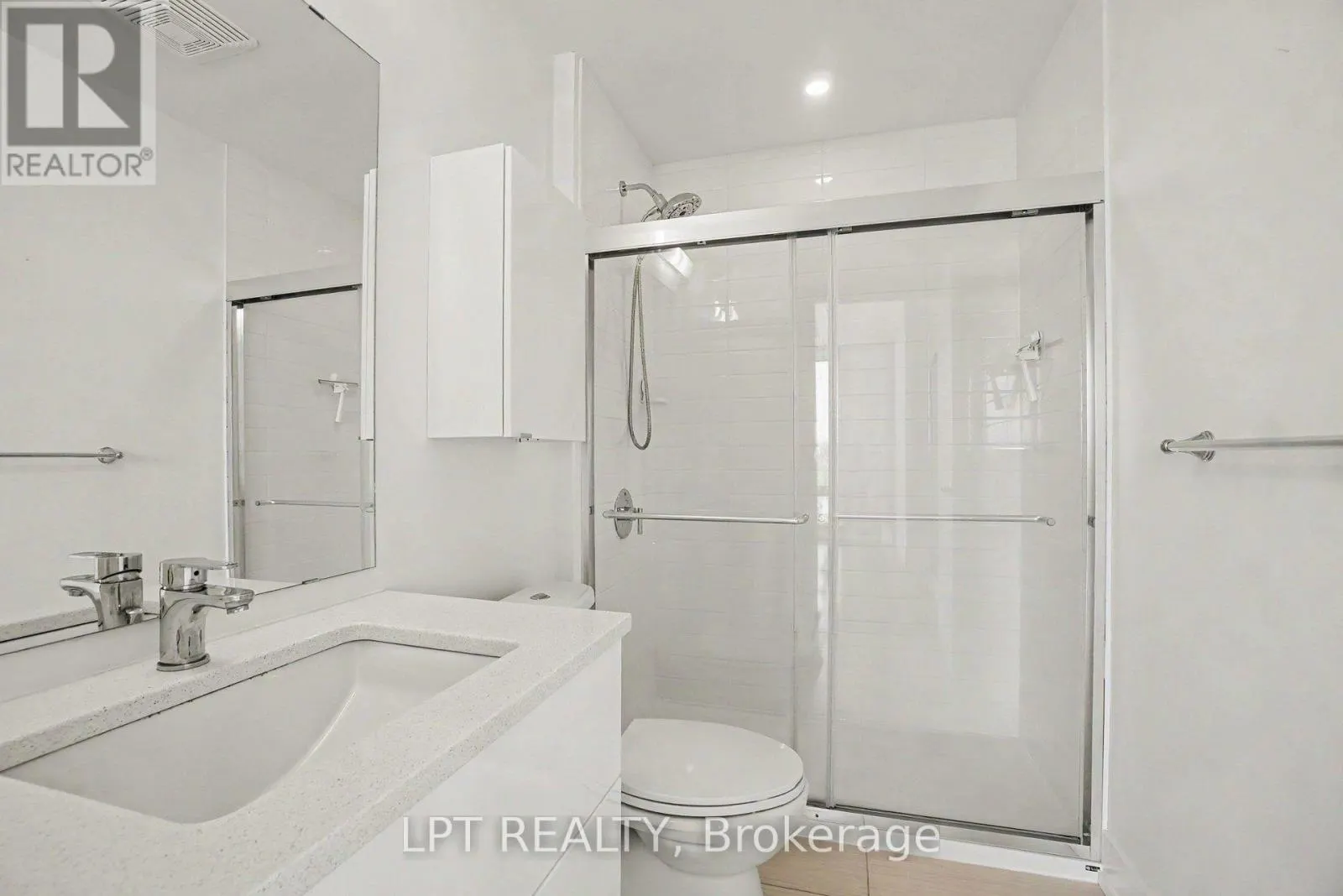 512 - 88 RICHMOND ROAD