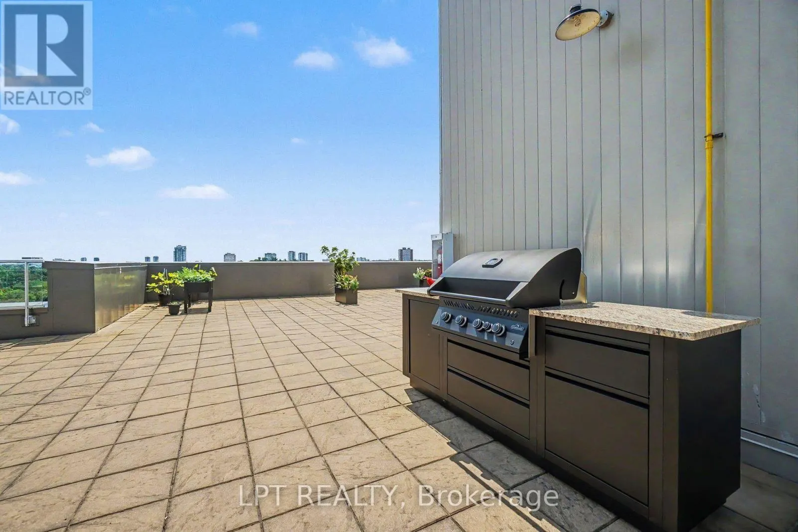512 - 88 RICHMOND ROAD