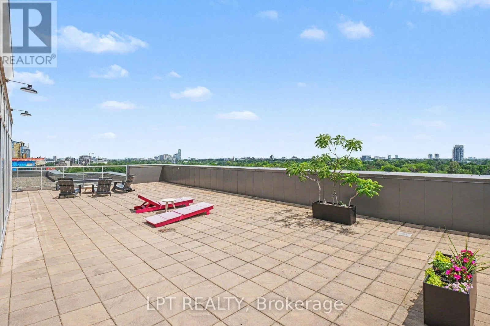 512 - 88 RICHMOND ROAD
