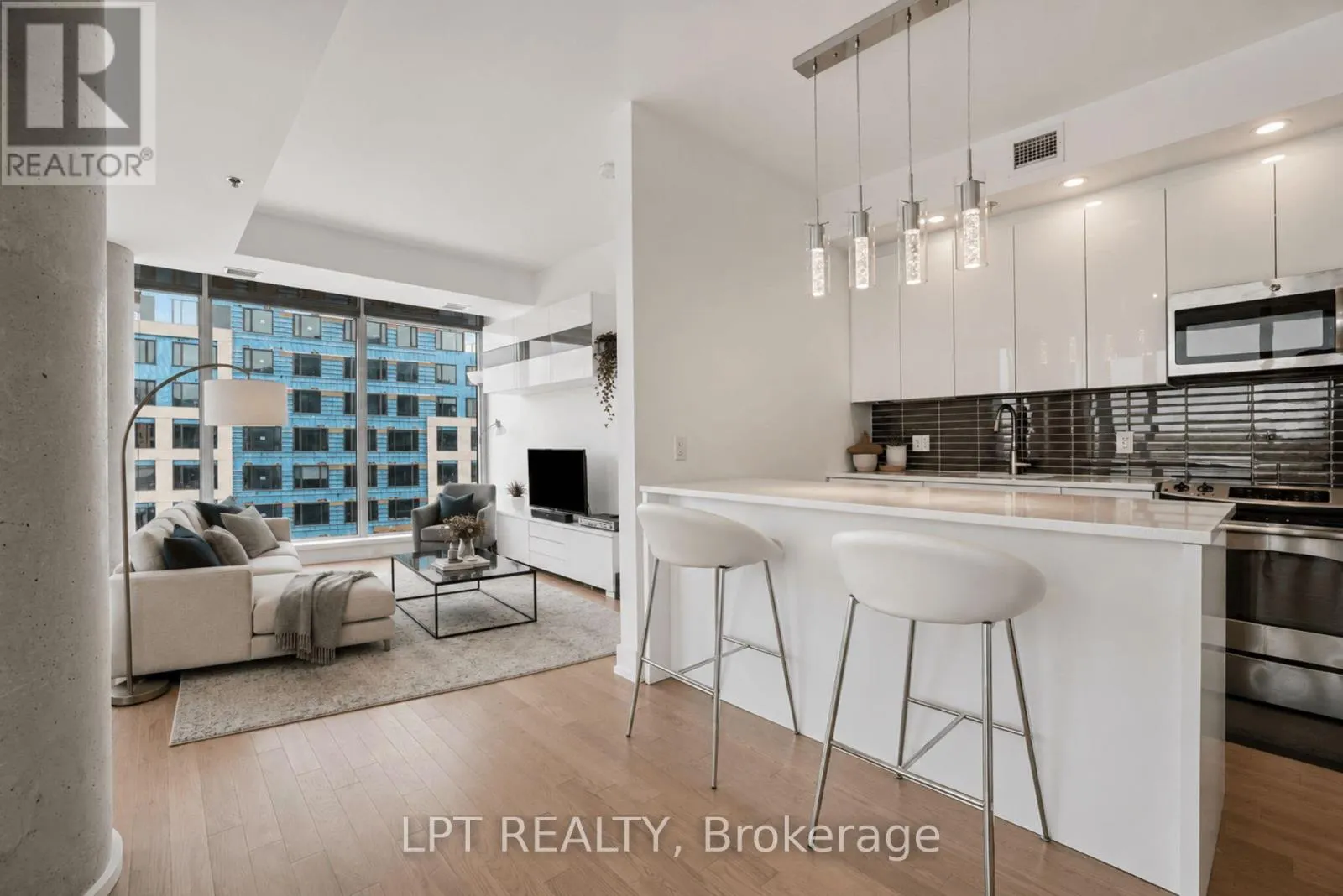 512 - 88 RICHMOND ROAD