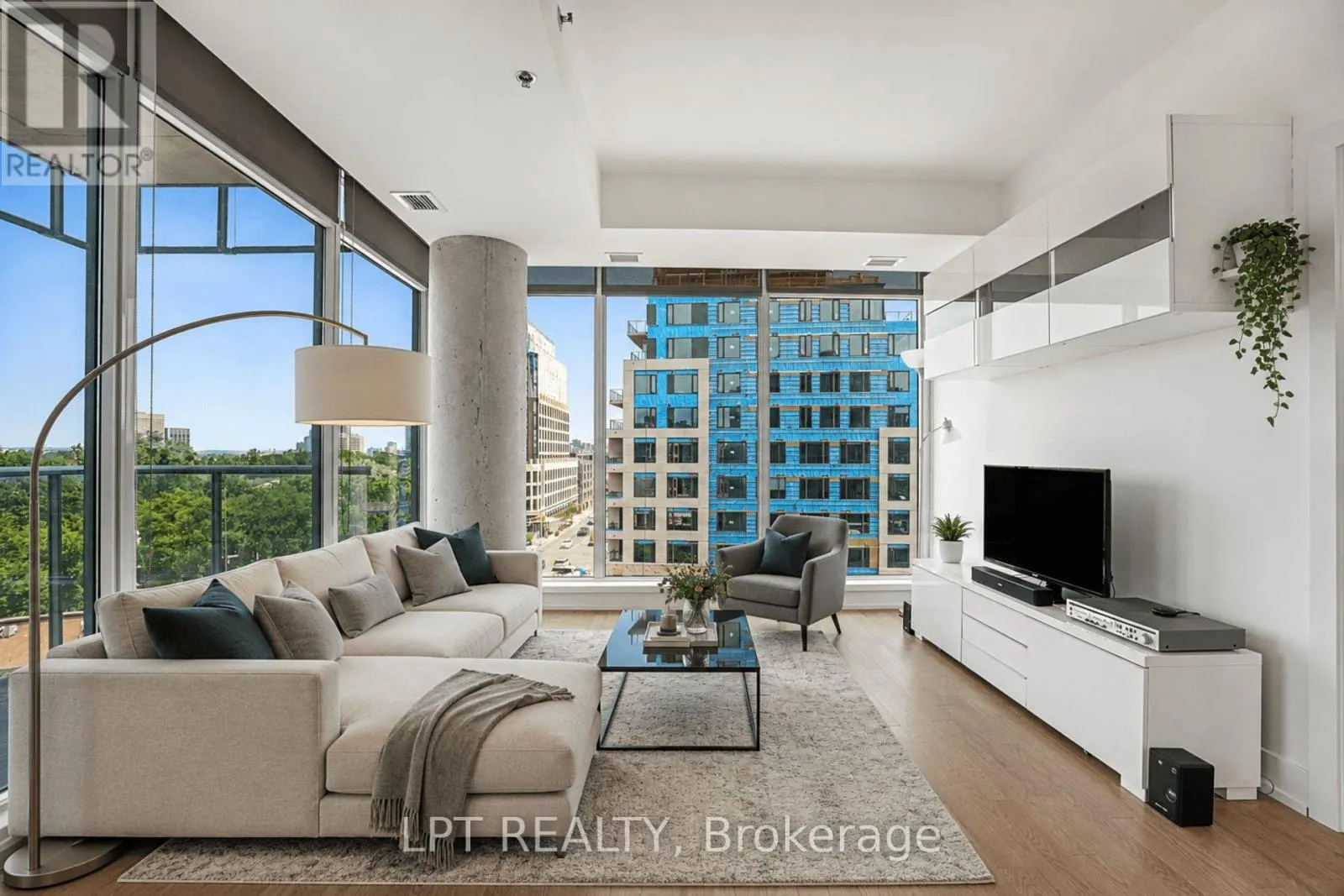 512 - 88 RICHMOND ROAD