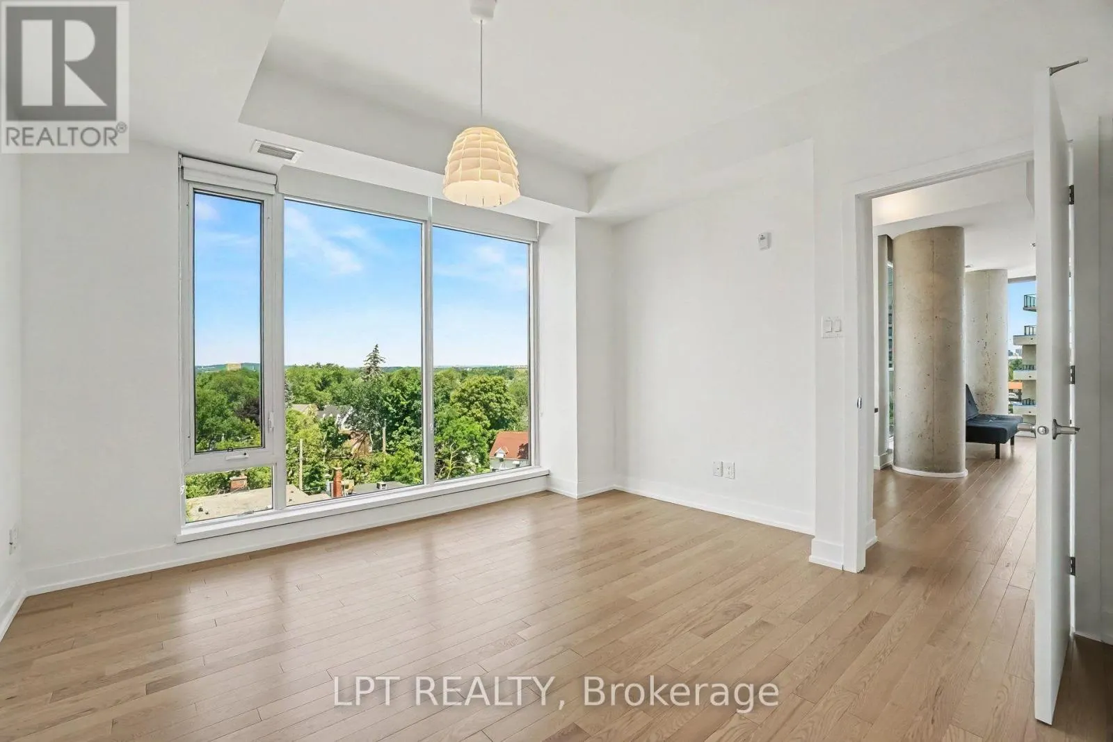 512 - 88 RICHMOND ROAD