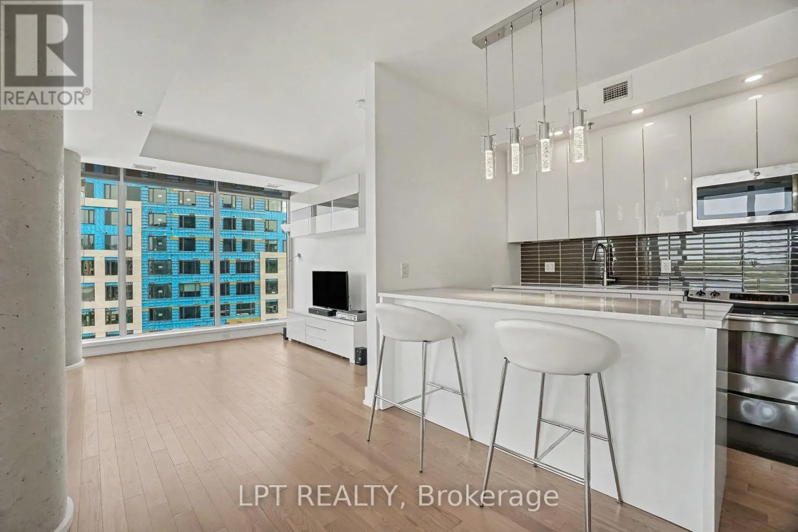 512 - 88 RICHMOND ROAD