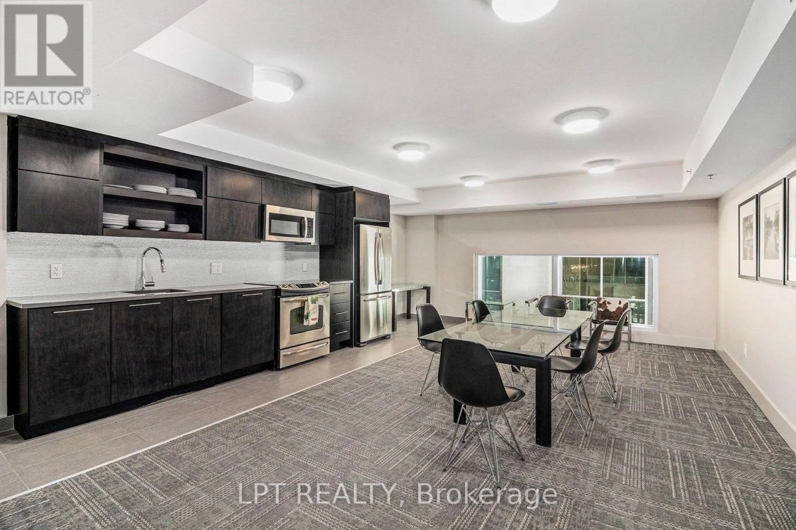 512 - 88 RICHMOND ROAD