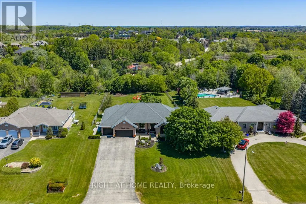 11 SETTLERS COURT