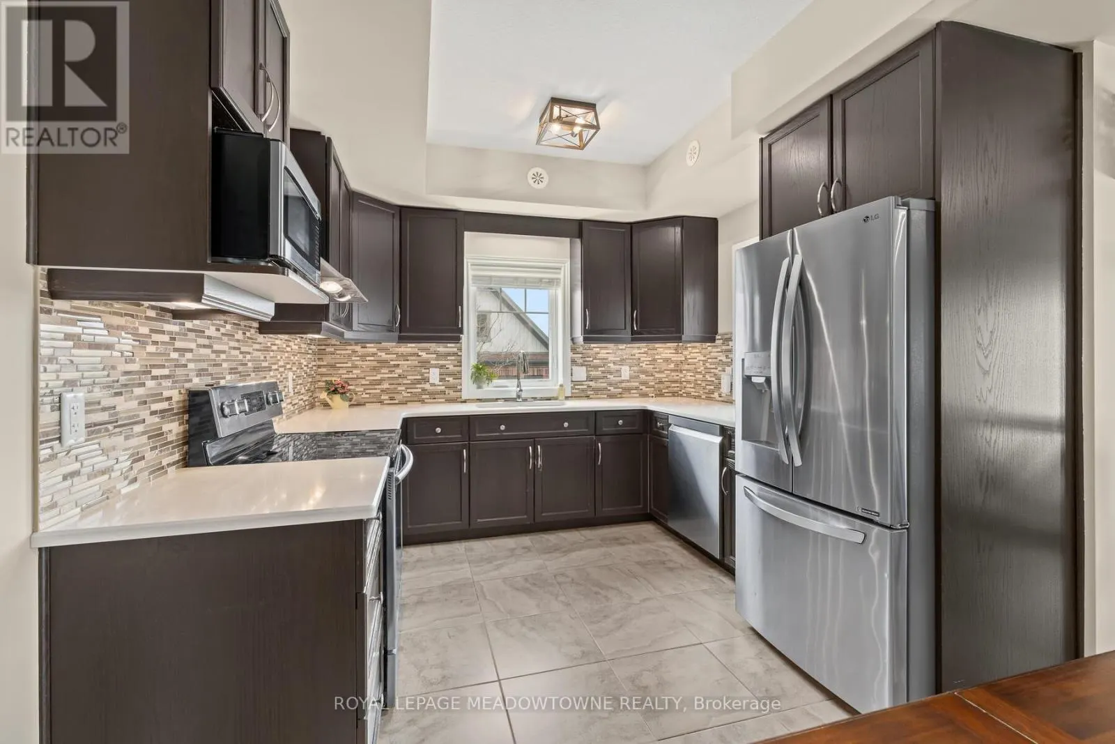 20 - 39 KAY CRESCENT