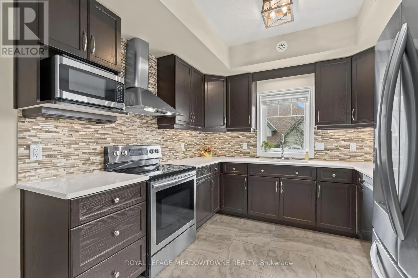 20 - 39 KAY CRESCENT