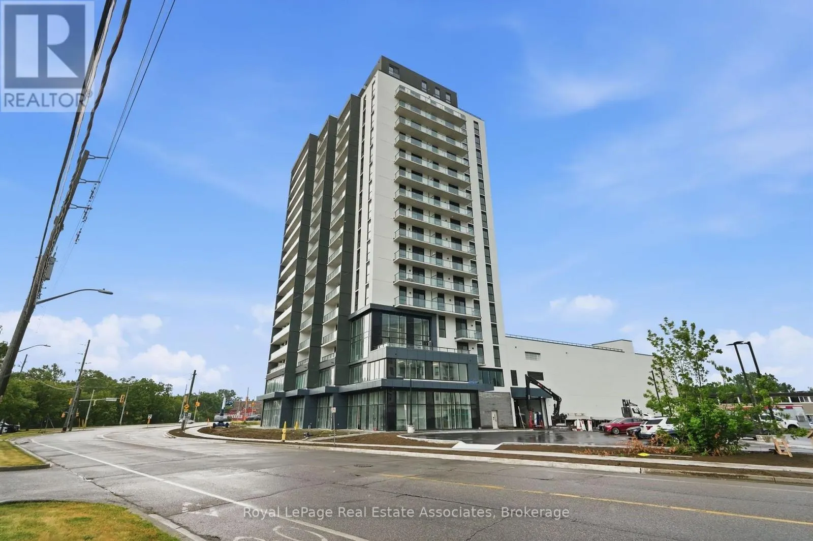 1704 - 33 ERIE AVENUE