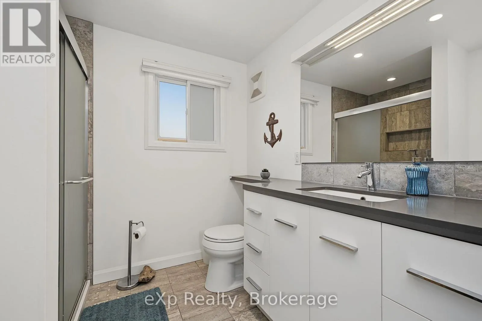 3 BAYVIEW DRIVE