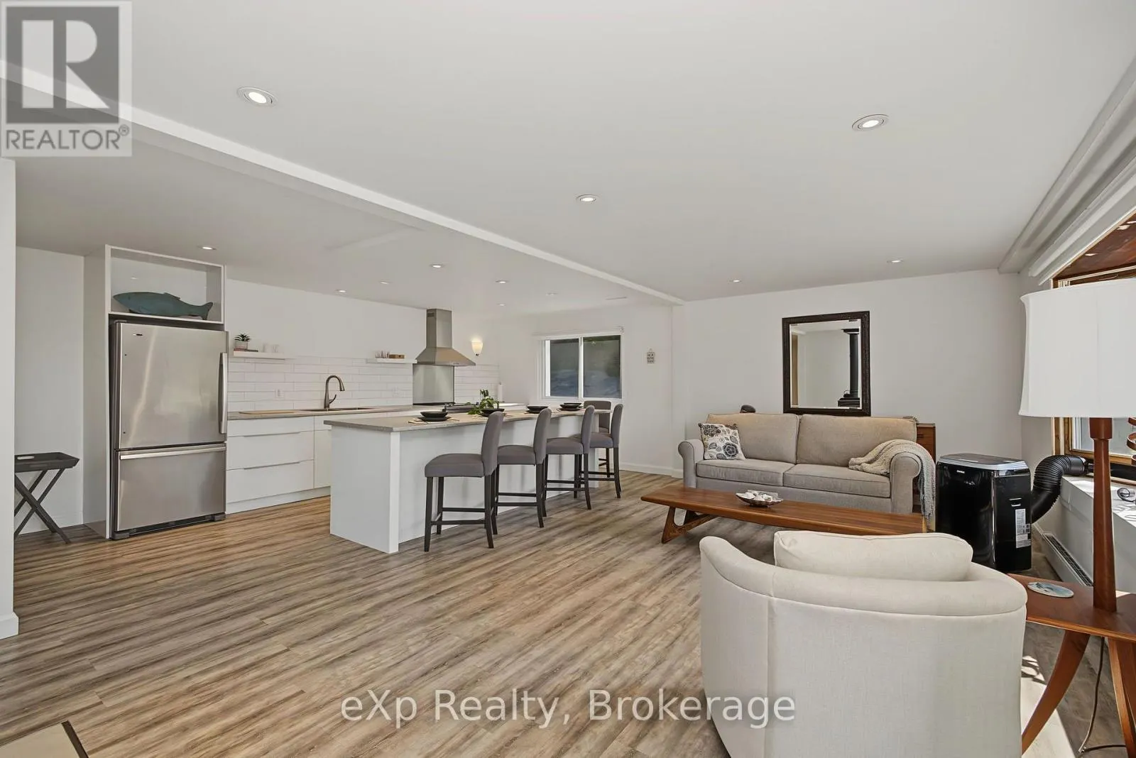 3 BAYVIEW DRIVE