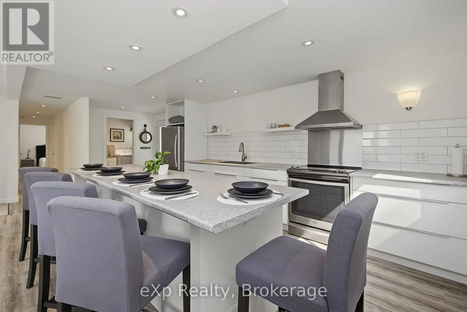 3 BAYVIEW DRIVE