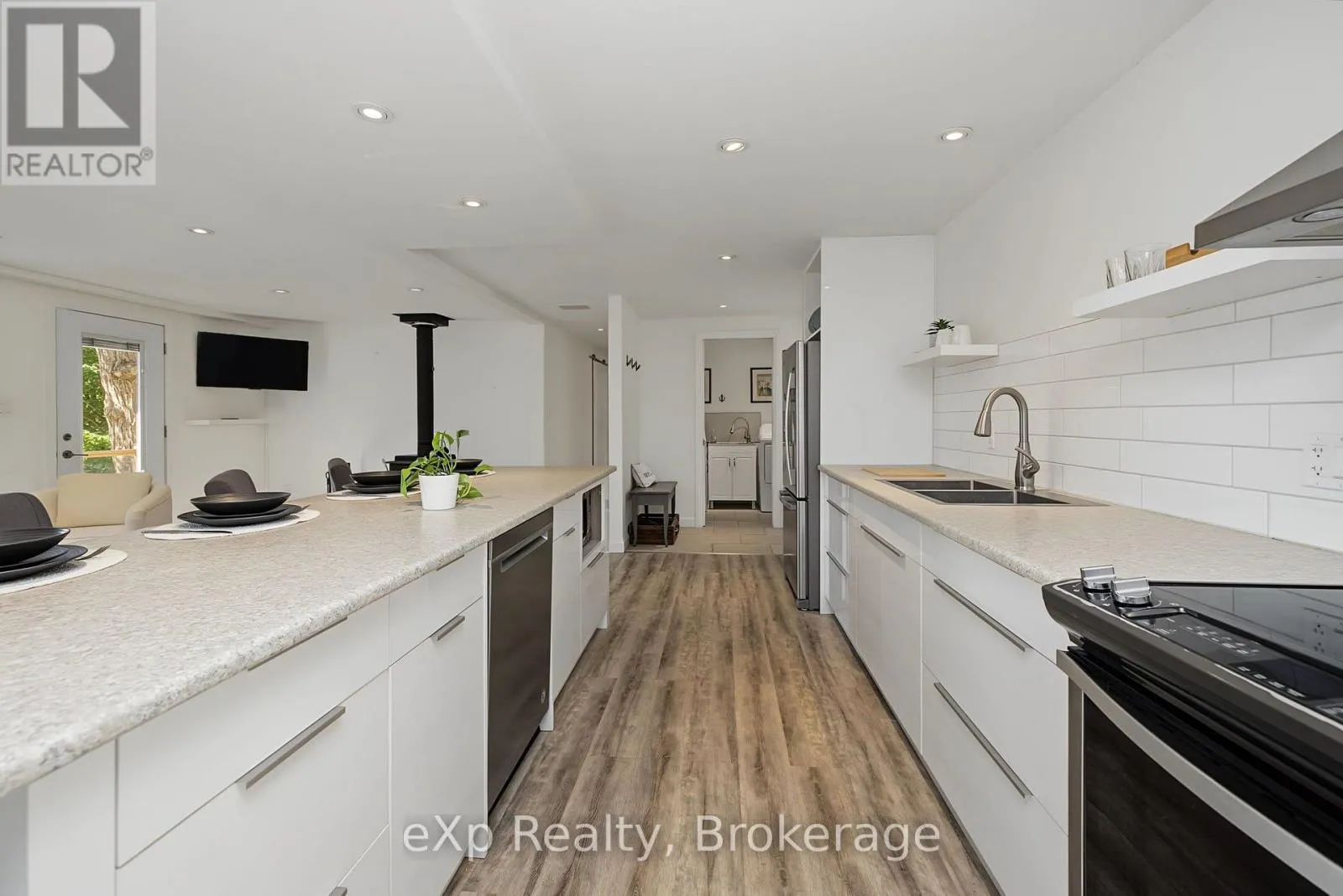 3 BAYVIEW DRIVE